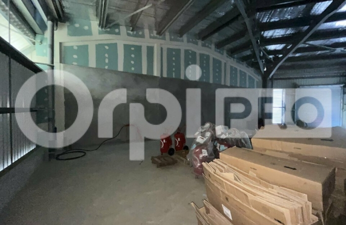 Orpi Boutarel vous propose de louer un entrepôt en plein coeur de petit-pérou.