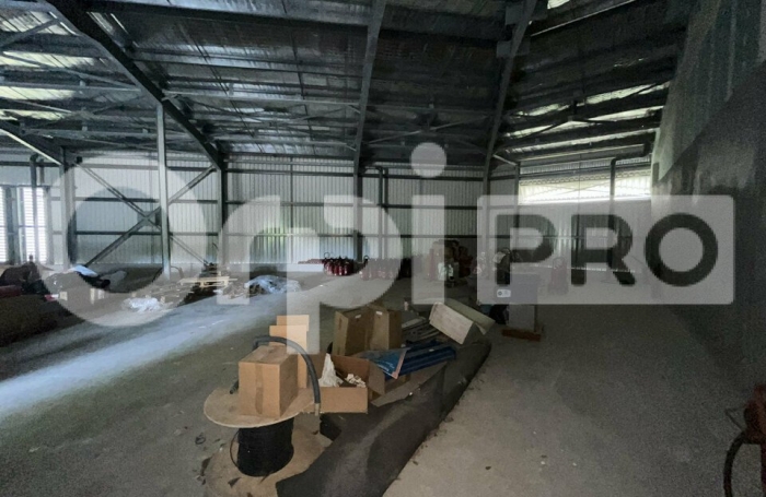 Louez un entrepôt au centre de petit-mérou avec Orpi Boutarel.