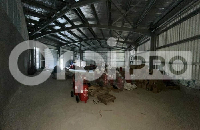 Louez un entrepôt au centre de petit-mérou avec Orpi Boutarel.