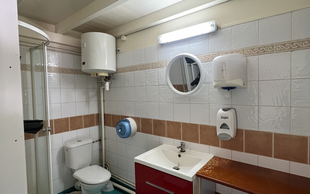  Local professionnel au 3ᵉ étage avec ascenseur