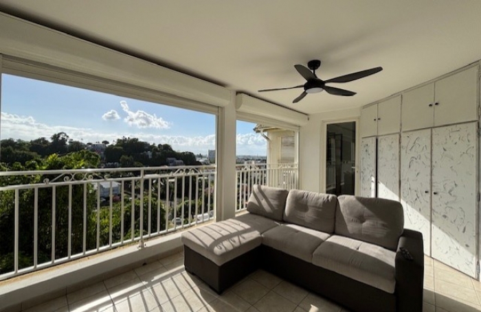 Superbe appartement 2 pièces avec grande loggia