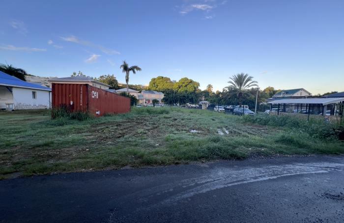 A LOUER TERRAIN PLAT AU GOSIER !