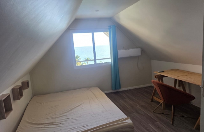 Belle villa récente T5 meublée avec piscine et vue mer