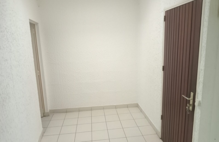 LOCAL PROFESSIONNEL - 97110 POINTE À PITRE