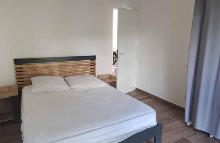 À louer   T3 meublé de 65 m2   Vue imprenable sur le Port de Plaisance