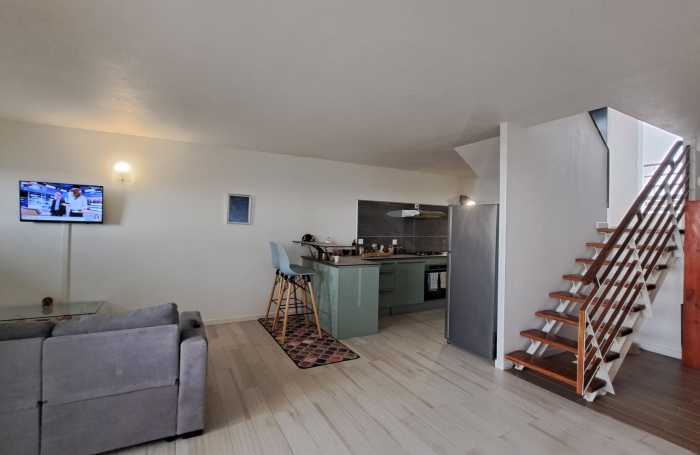 À louer : Charmant Duplex meublé  Centre-ville de Basse-Terre
