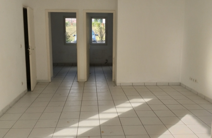 SAINT CLAUDE Appartement T3 à rénover, Résidence sécurisée