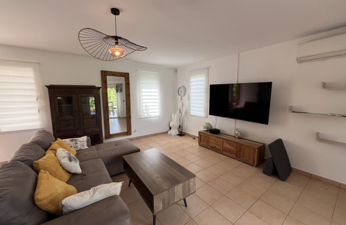 VILLA T4 MEUBLEE AVEC PISCINE PETIT BOURG