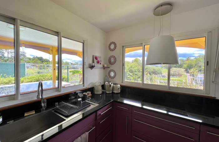 VILLA T4 MEUBLEE AVEC PISCINE PETIT BOURG