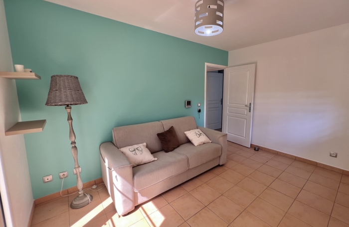 VILLA T4 MEUBLEE AVEC PISCINE PETIT BOURG