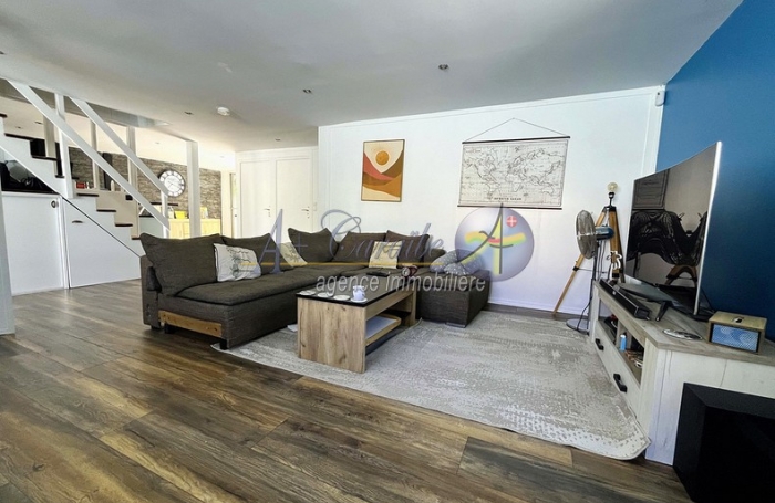 Maison individuelle de type 4 pièces avec piscine sans-vis-à-vis   Lotissement Calme