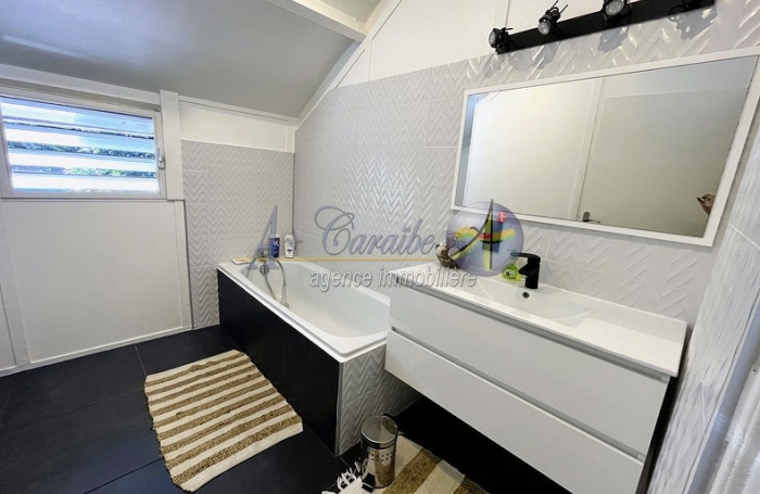 Maison individuelle de type 4 pièces avec piscine sans-vis-à-vis   Lotissement Calme