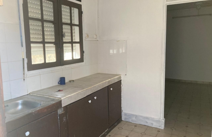 BASSE-TERRE-À RÉNOVER- MAISON DE VILLE T3 AVEC TERRASSE