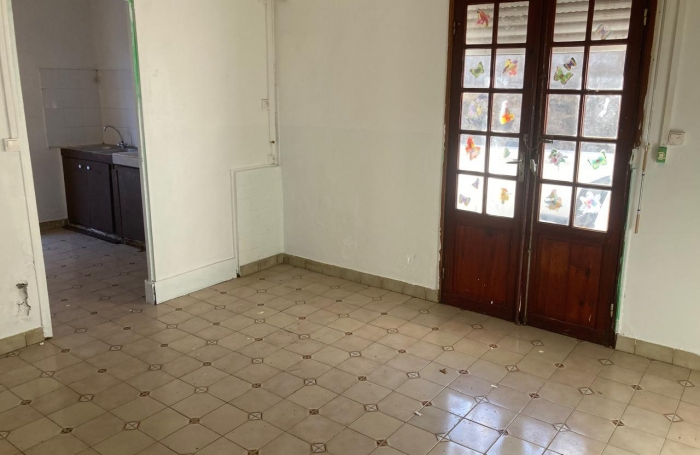 BASSE-TERRE-À RÉNOVER- MAISON DE VILLE T3 AVEC TERRASSE