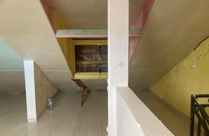 BASSE-TERRE-À RÉNOVER- MAISON DE VILLE T3 AVEC TERRASSE