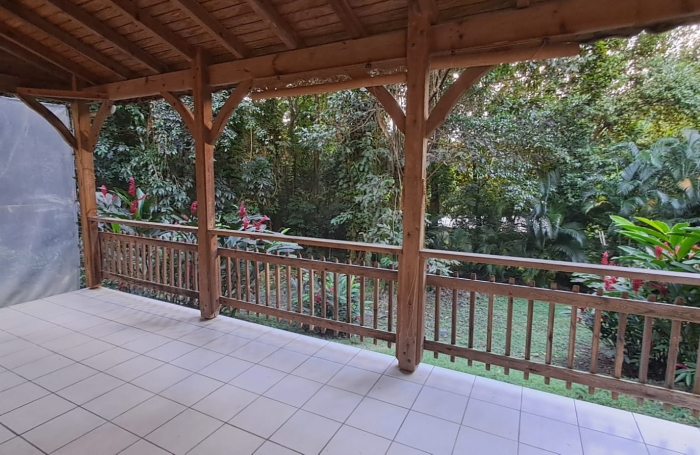 Charmante maison bois individuelle sans vis-&agrave;-vis &agrave; Bouillante (secteur Pigeon)