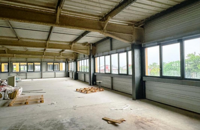 Location Local commercial 317m&sup2; 1 pièce Saint Fran&ccedil;ois