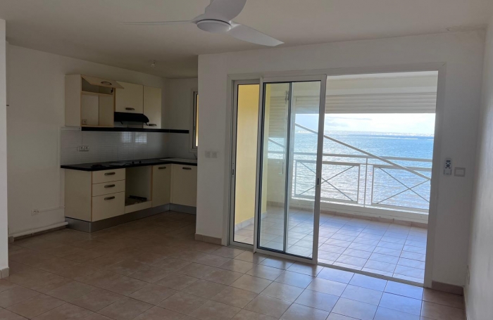 &Agrave; LOUER   Appartement T2 avec terrasse et vue mer   Petit-Bourg