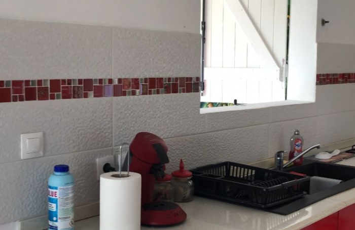 &Agrave; Moule, maison en location avec 2 chambres avec AMI IMMOBILIER