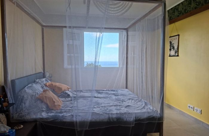 L'Opportunit&eacute; &agrave; Saisir &agrave; BOUILLANTE : Villa R&eacute;cente 151 m2 avec Vue Mer Imprenable sur les Ilets de Malendure