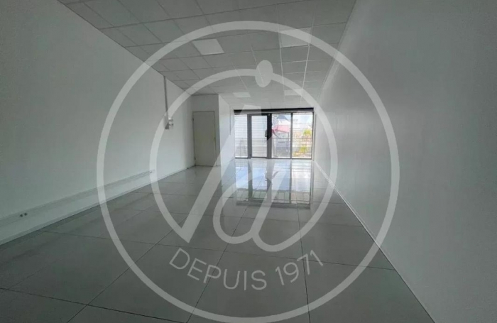 Location Bureaux 47m&sup2; Baie Mahault