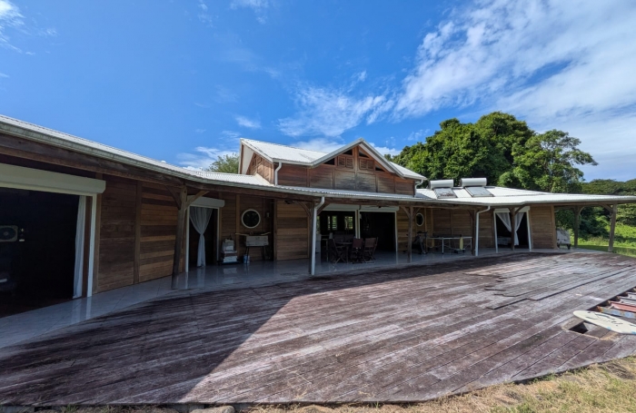 VILLA T5 AVEC PISCINE VUE MER SANS VIS AVIS