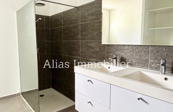 VENTE Villa r&eacute;cente F4 de 115 m2  terrain de 1158 m2 proche INRA