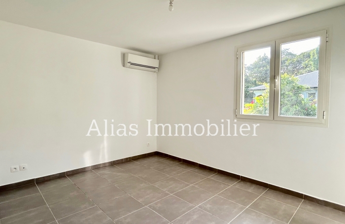 VENTE Villa r&eacute;cente F4 de 115 m2  terrain de 1158 m2 proche INRA