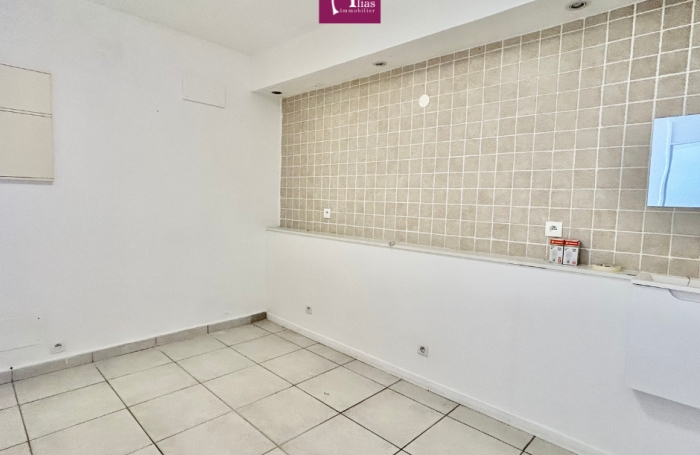 &Agrave; vendre: Local pro 86 m2 en rez-de-chauss&eacute;e - Bas du Fort Le Gosier