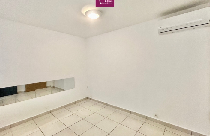 &Agrave; vendre: Local pro 86 m2 en rez-de-chauss&eacute;e - Bas du Fort Le Gosier