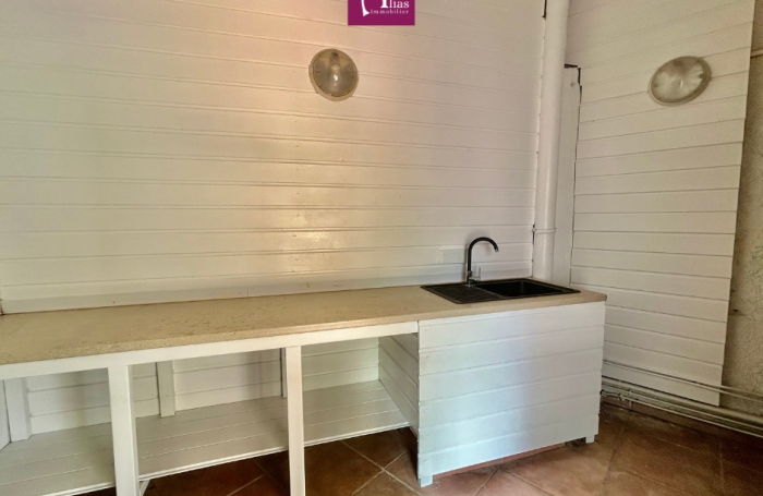 &Agrave; vendre: Local pro 86 m2 en rez-de-chauss&eacute;e - Bas du Fort Le Gosier