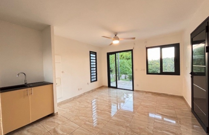 Deux pi&egrave;ces aux Abymes avec votre agence Longfort Immobilier