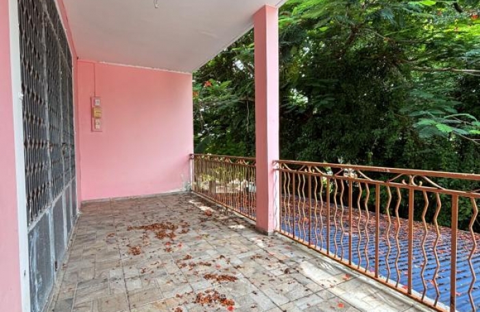 Vente Immeuble 169m&sup2; 6 pièces Basse-Terre