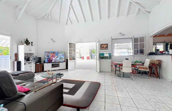 Vente Maison 247m&sup2; 8 pièces Lamentin