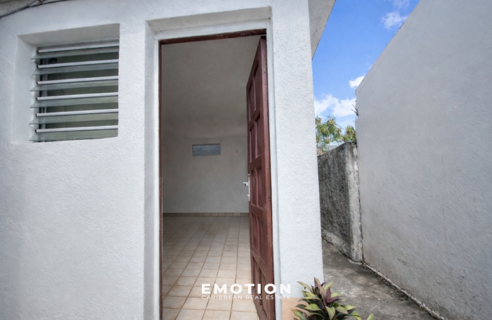 ENSEMBLE IMMOBILIER   2 MAISONS LOU&Eacute;ES   75,25 m2 BASSE-TERRE Nouveau mandat exclusif