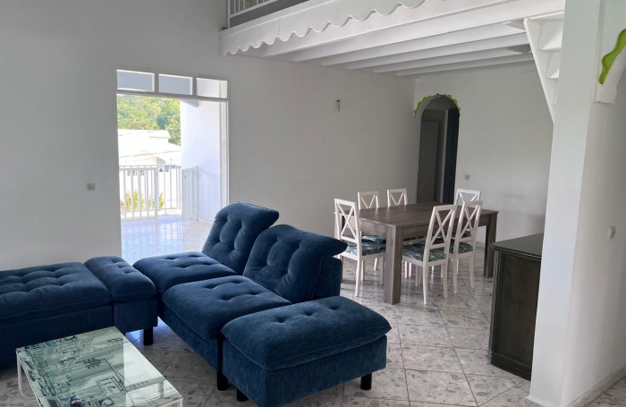 A LOUER Haut de villa spacieux avec grande terrasse   130 m2   Morne-&agrave;-L'eau