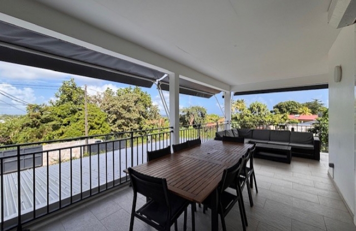 Six pi&egrave;ces avec piscine ! Avec votre agence Longfort Immobilier