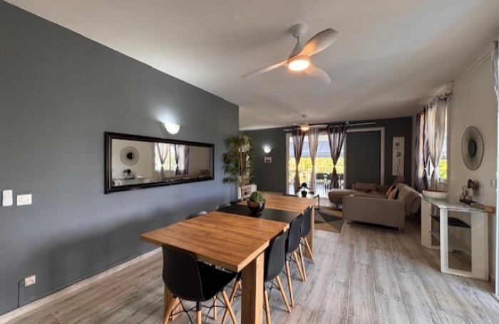 Six pi&egrave;ces avec piscine ! Avec votre agence Longfort Immobilier