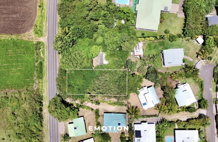 Terrain constructible de 640 m2 - SAINT FRAN&Ccedil;OIS