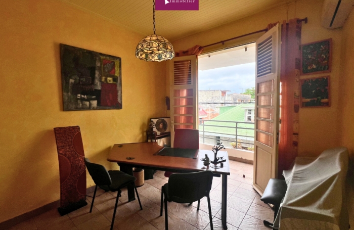 &Agrave; Vendre - Immeuble &agrave; usage mixte, Proche Tribunal - Pointe-&agrave;-Pitre