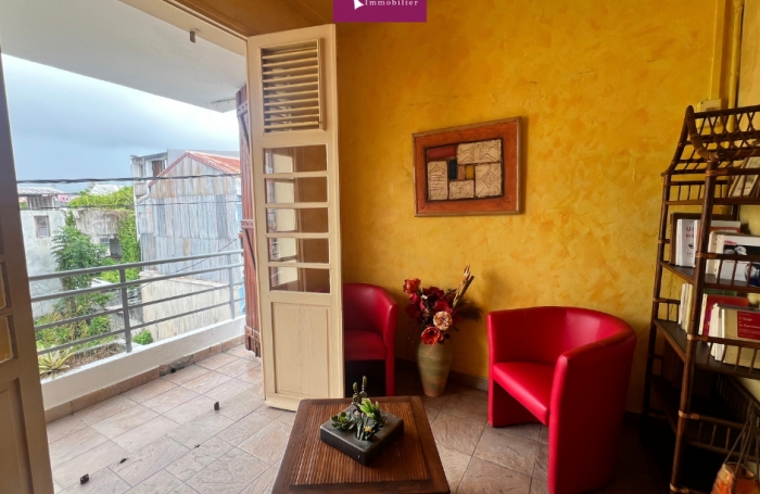 &Agrave; Vendre - Immeuble &agrave; usage mixte, Proche Tribunal - Pointe-&agrave;-Pitre