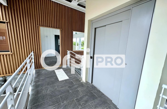 Location Divers 317m&sup2; Saint Fran&ccedil;ois