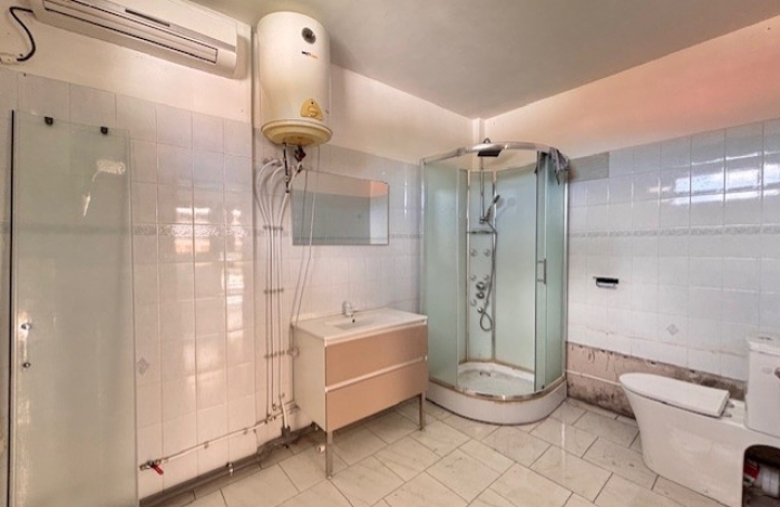 Local professionnel aux Abymes - LONGFORT IMMOBILIER