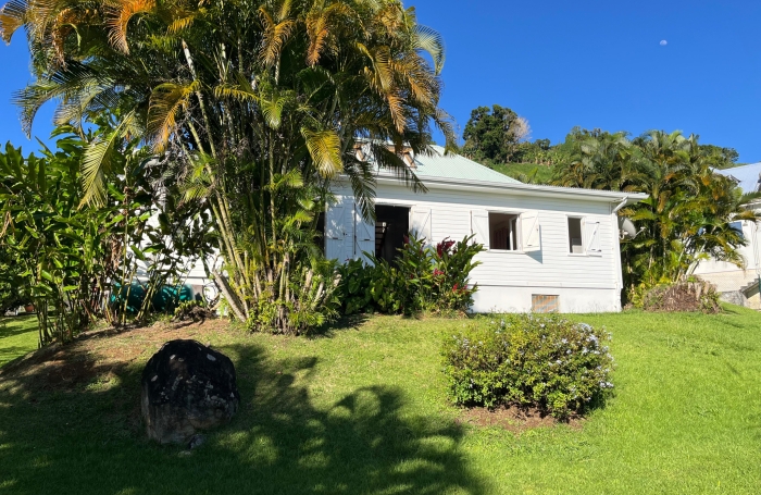 Trois-Rivi&egrave;res , dans un lotissement calme avec vue sur Les Saintes, Villa T5 avec terrasse