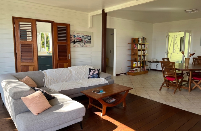 Trois-Rivi&egrave;res , dans un lotissement calme avec vue sur Les Saintes, Villa T5 avec terrasse