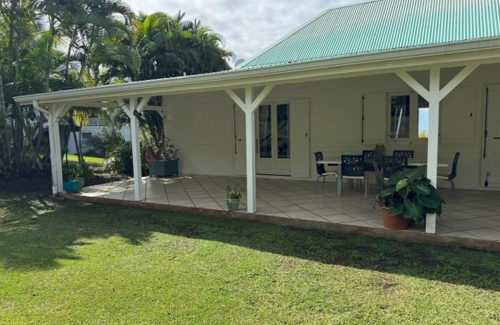 Trois-Rivi&egrave;res , dans un lotissement calme avec vue sur Les Saintes, Villa T5 avec terrasse
