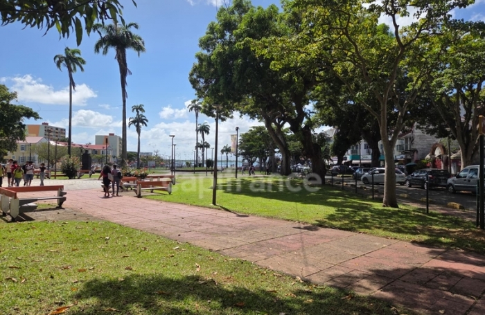 Vente Immeuble 195m&sup2; 10 pièces Pointe-&agrave;-Pitre