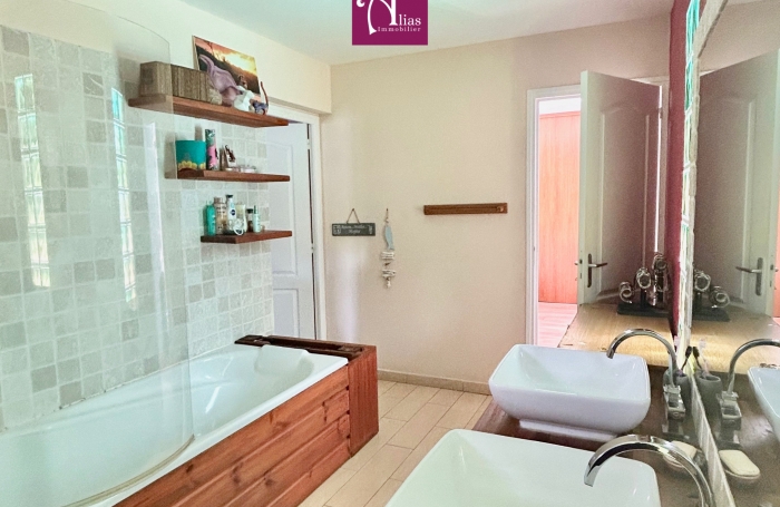 &Agrave; VENDRE   Maison de 155 m2 avec piscine &agrave; Besson, Le Gosier