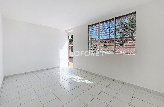 Location Appartement 85m&sup2; 4 pi&egrave;ces Sainte Rose