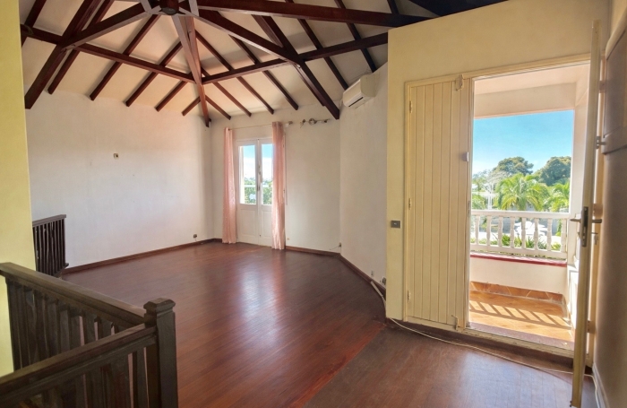 Maison &agrave; vendre Baie-Mahault Guadeloupe 304 m2 usage professionnel ou mixte